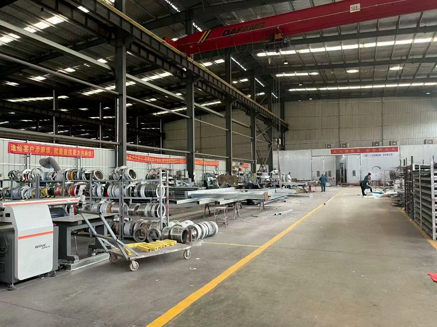 Metal sign production floor at a RUIGONGSIGN production facility